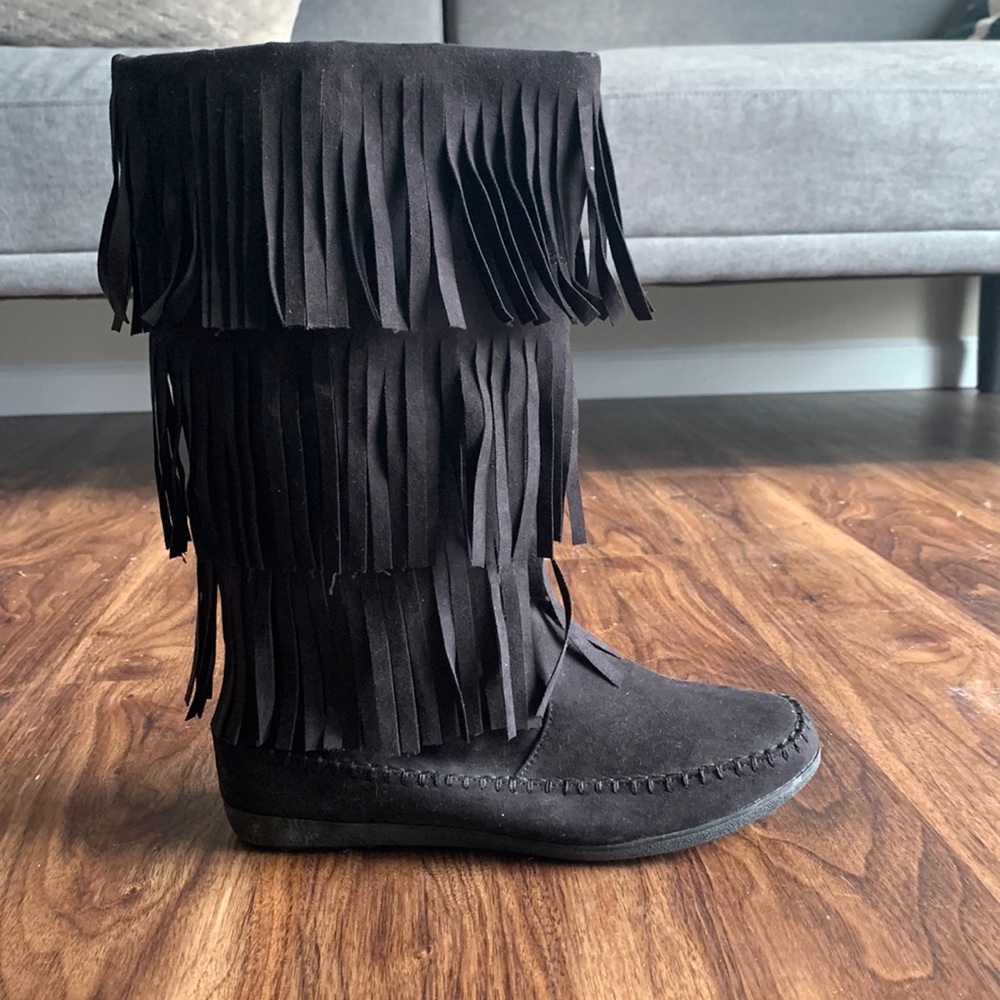 Fringe moccasins
